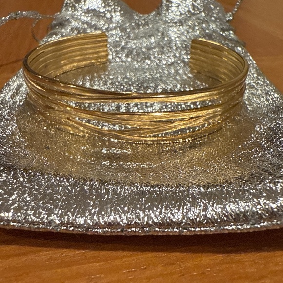 Fashion gold color bracelet - Picture 1 of 4